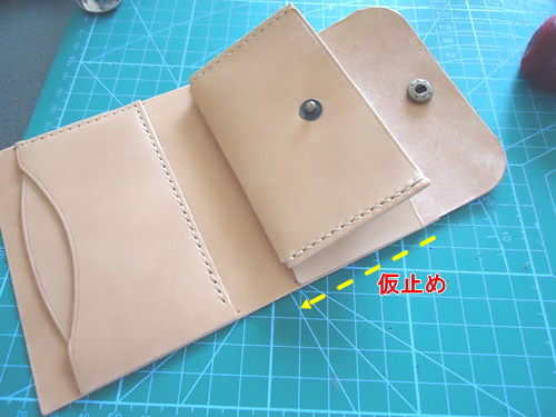 3つ折りタイプのミニウォレット 型紙と作成手順 - Hiro Leather Craft - 2ページ