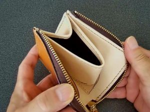 コインケースの裏張りにアメ豚を使ってみた