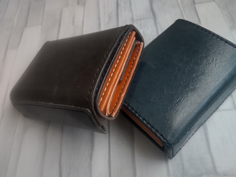 エムピウミッレフォッリ風ウォレットの1代目と2代目